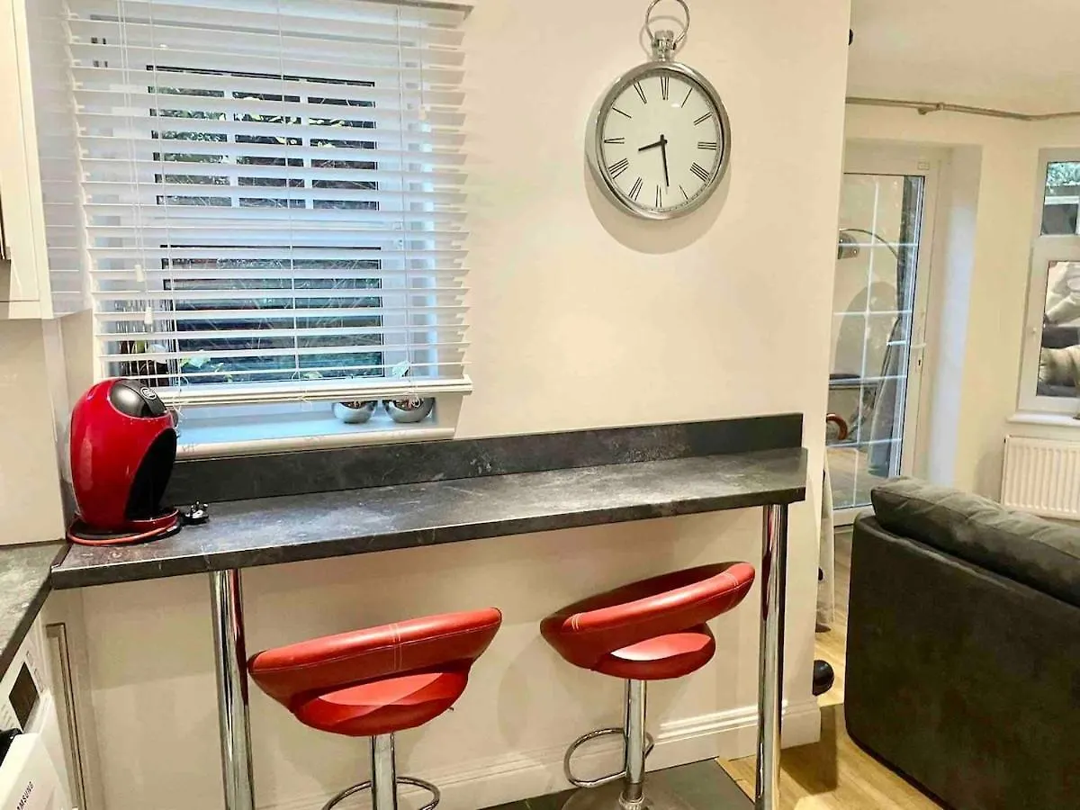 Apartment Modern 2 Bedroom Central Property With Private Parking Bournemouth