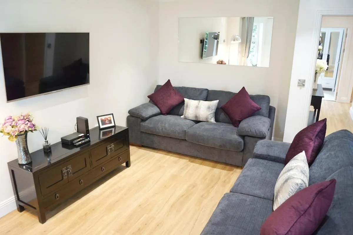 Modern 2 Bedroom Central Property With Private Parking Bournemouth